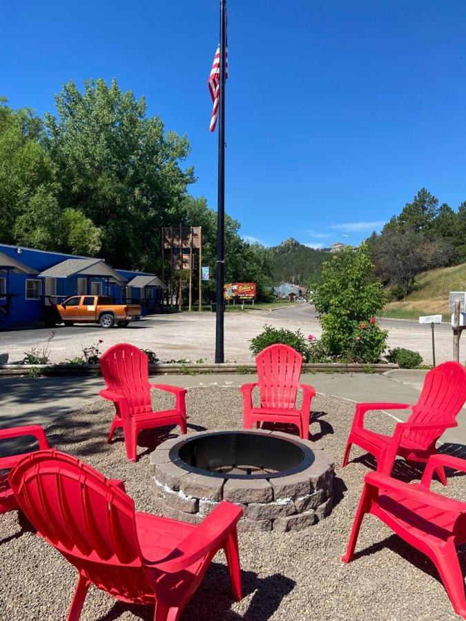 The Brookside Motel / Mt. Rushmore Кийстоун Екстериор снимка