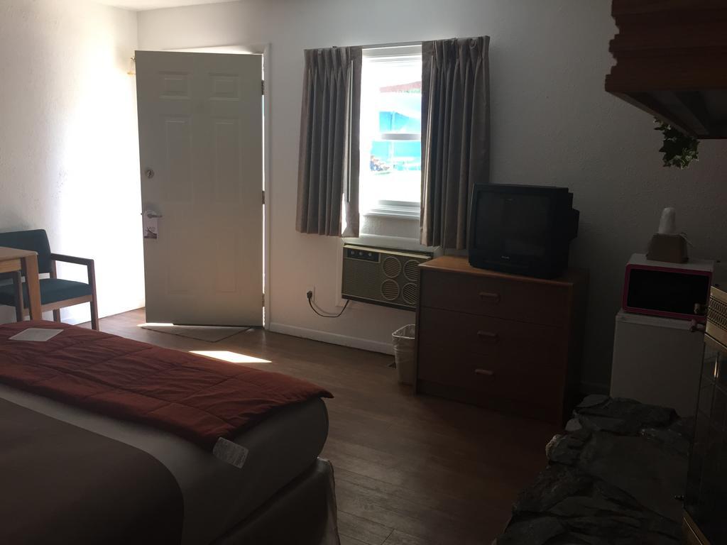 The Brookside Motel / Mt. Rushmore Кийстоун Екстериор снимка