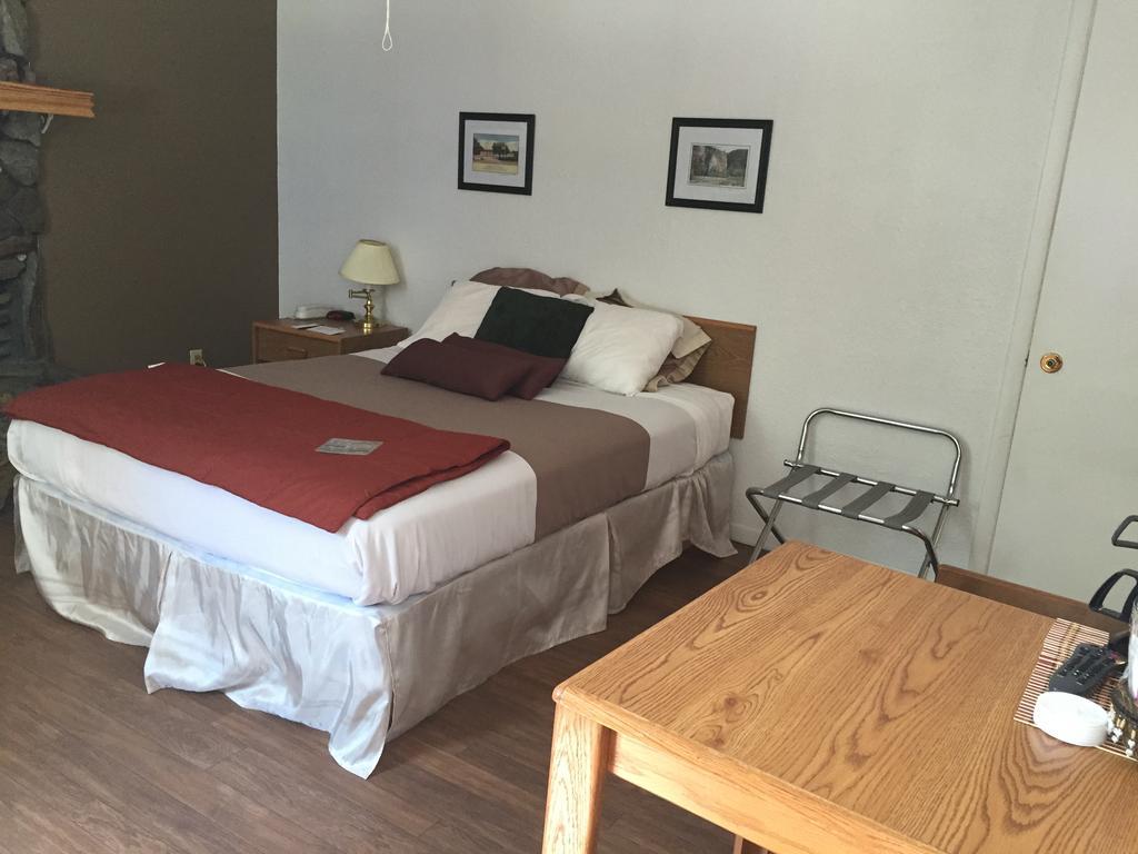 The Brookside Motel / Mt. Rushmore Кийстоун Екстериор снимка