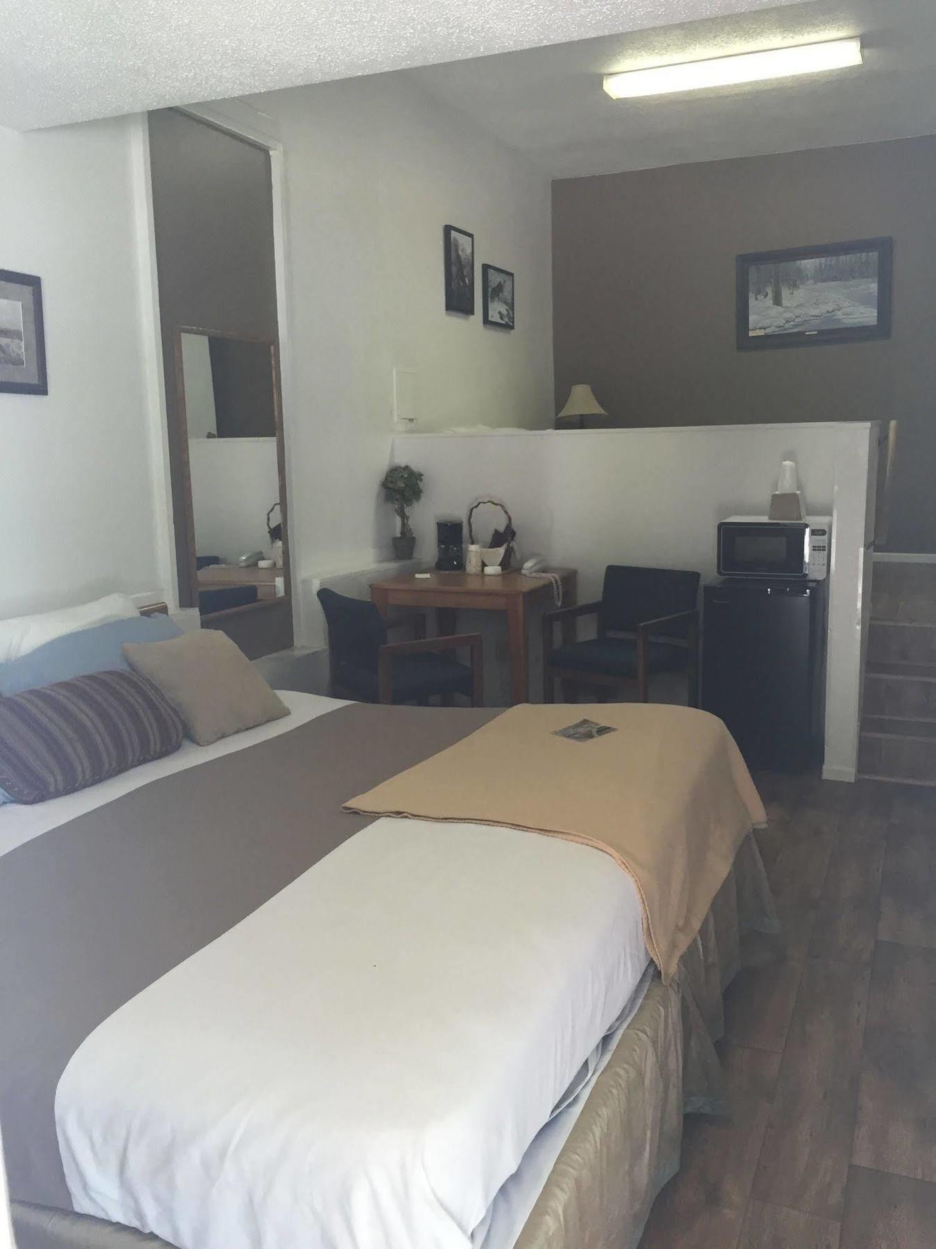 The Brookside Motel / Mt. Rushmore Кийстоун Екстериор снимка